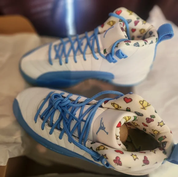 Air Jordan 12 Retro (GS) Size 4.5 White University Blue DQ4365 114